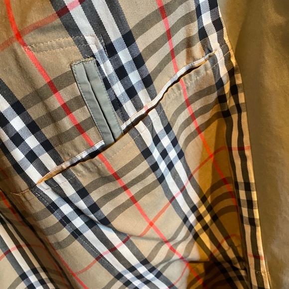 Classic Burberrys London Trench Coat - Picture 8 of 16